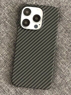 Black Carbon Fiber Minimalist Case